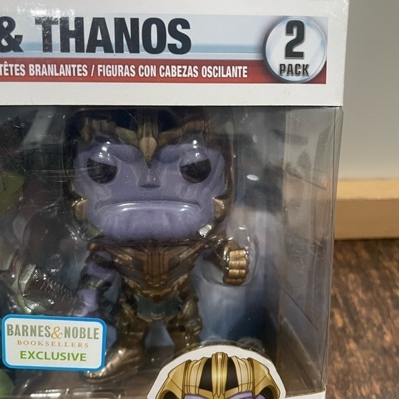 Funko Pop Avengers Hulk and Thanos - Picture 3 of 4